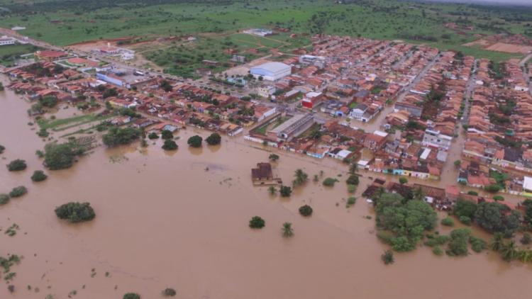 No plenário da Câmara, João Roma declara apoio aos municípios atingidos pelo rompimento da barragem do Quati, na Bahia