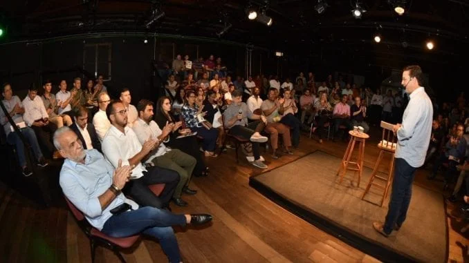 Inovação e proximidade: Papo Com Roma lota teatro Gregório de Matos, em Salvador