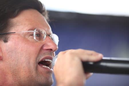 Roma acusa Rui de sabotar ações de Bolsonaro para baixar preço de combustíveis