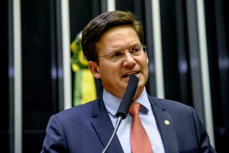 Roma celebra redução da alíquota de ICMS sobre combustíveis: “estamos ao lado do cidadão brasileiro”