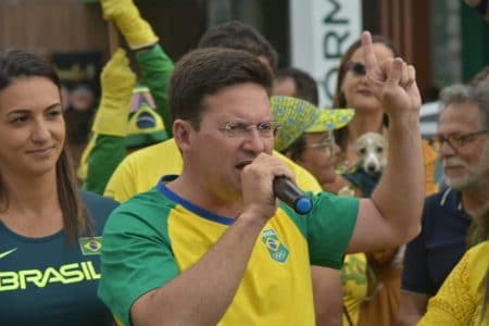 Roma critica posição de Jerônimo e Rui contra projeto que limita ICMS sobre combustíveis: “mesquinhez”