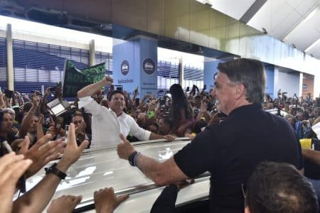 Multidão recepciona Bolsonaro em Salvador